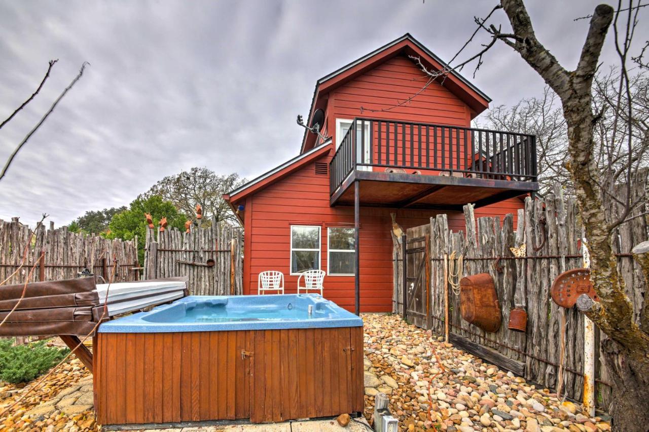 Ark Bunkhouse Fredericksburg Hideaway With Hot Tub Villa Екстериор снимка