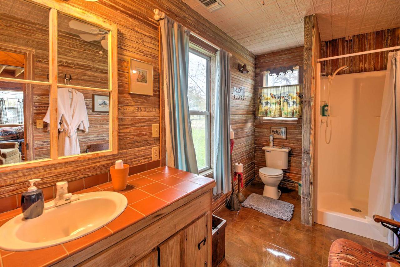 Ark Bunkhouse Fredericksburg Hideaway With Hot Tub Villa Екстериор снимка