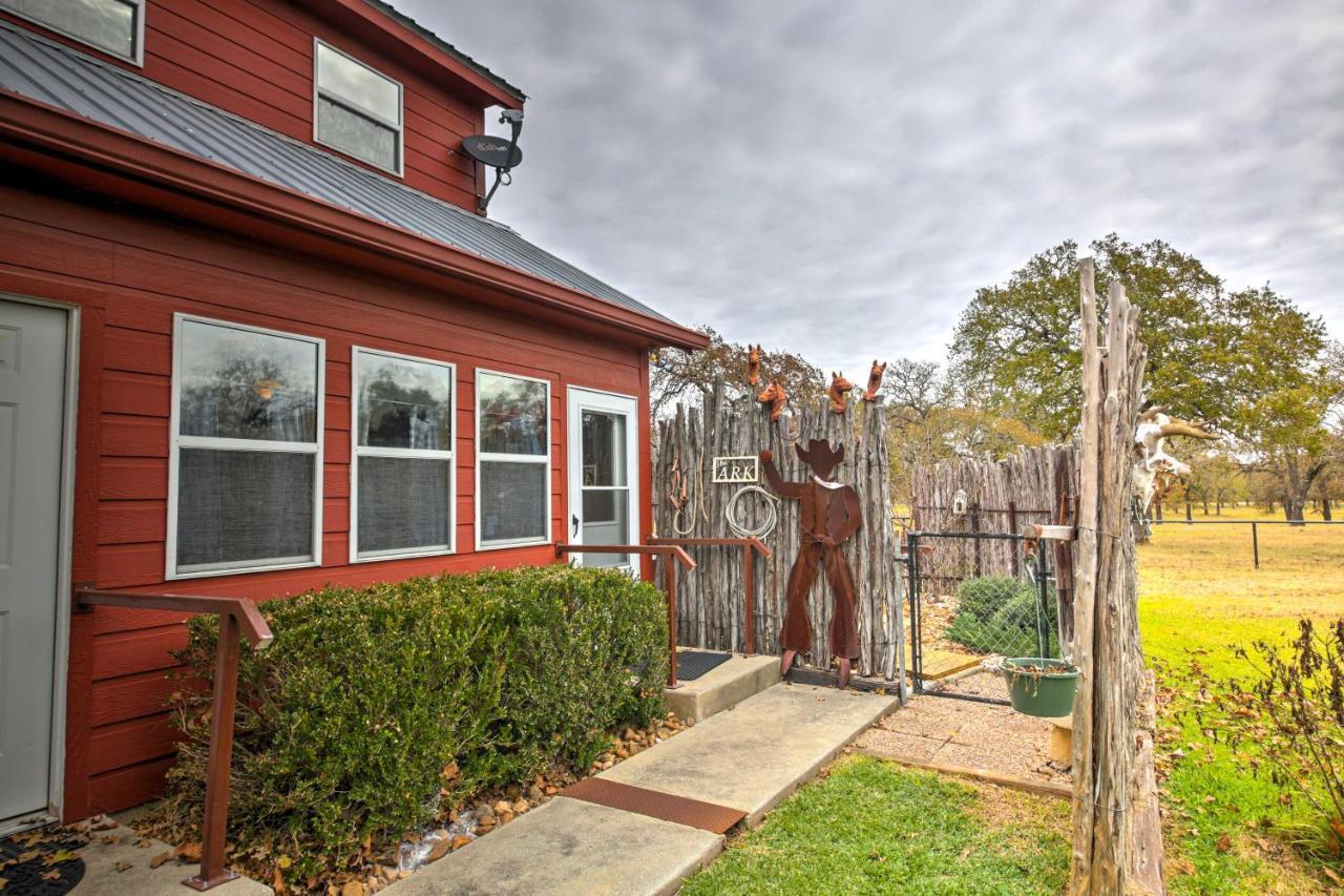 Ark Bunkhouse Fredericksburg Hideaway With Hot Tub Villa Екстериор снимка