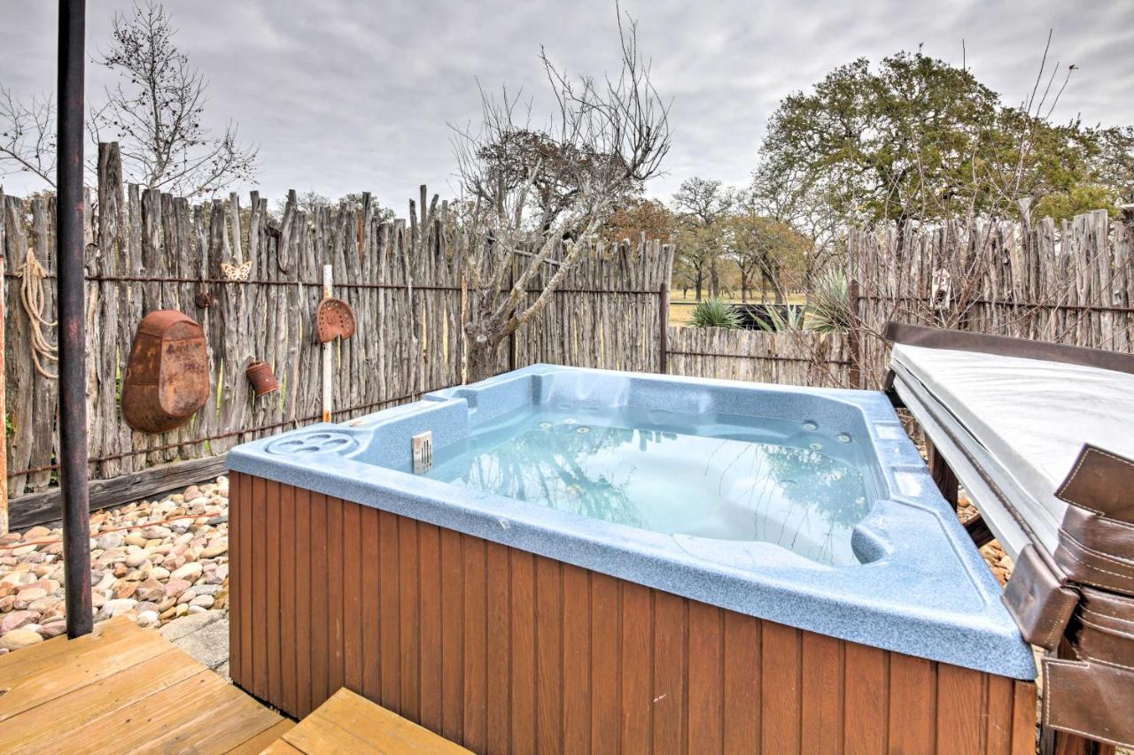 Ark Bunkhouse Fredericksburg Hideaway With Hot Tub Villa Екстериор снимка